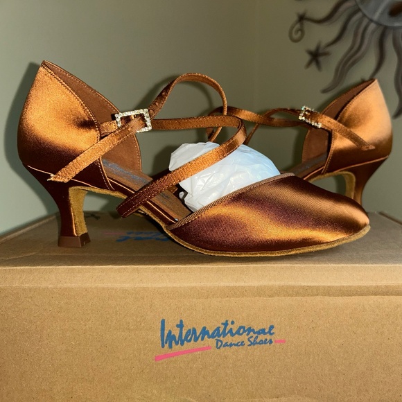 Dance shoes - Picture 1 of 5